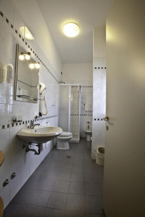 Hotel Nastro Azzurro Monguzzo Стая снимка